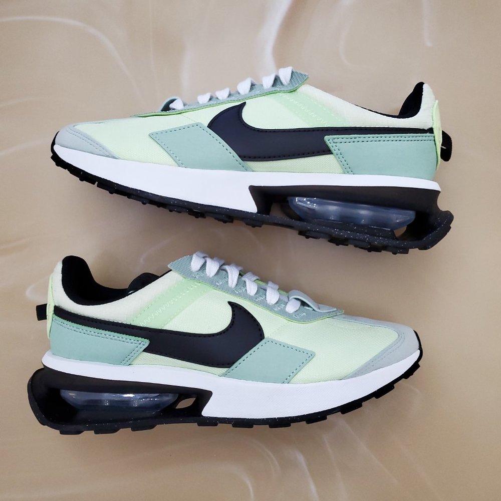 NWT Nike Air Max Pre-Day Sneakers
